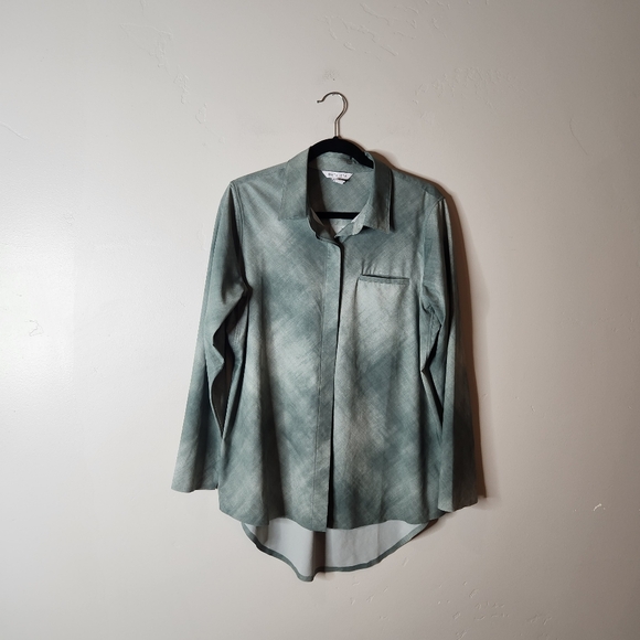 ATHLETA Urbanite Top Long Sleeve Button Up Shirt Size Medium - Picture 3 of 7